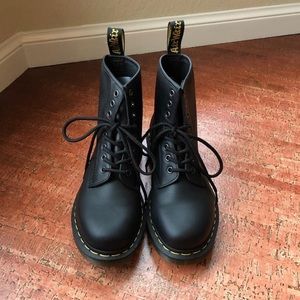 1460 Nappa Leather Dr. Martens, W Size 8, Black